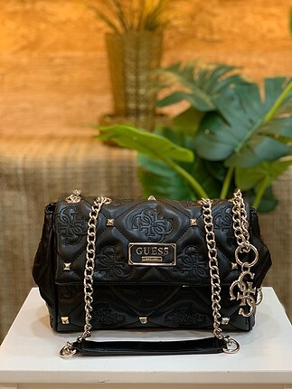 GUESS GOLD ZİNCİR ASKILI DERİ ÇANTA