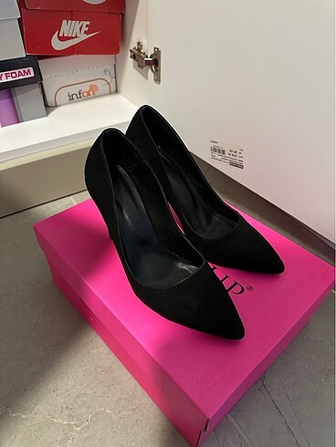 Siyah süet stiletto