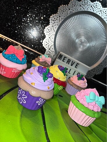 Kahve yanı sunumluk cupcake