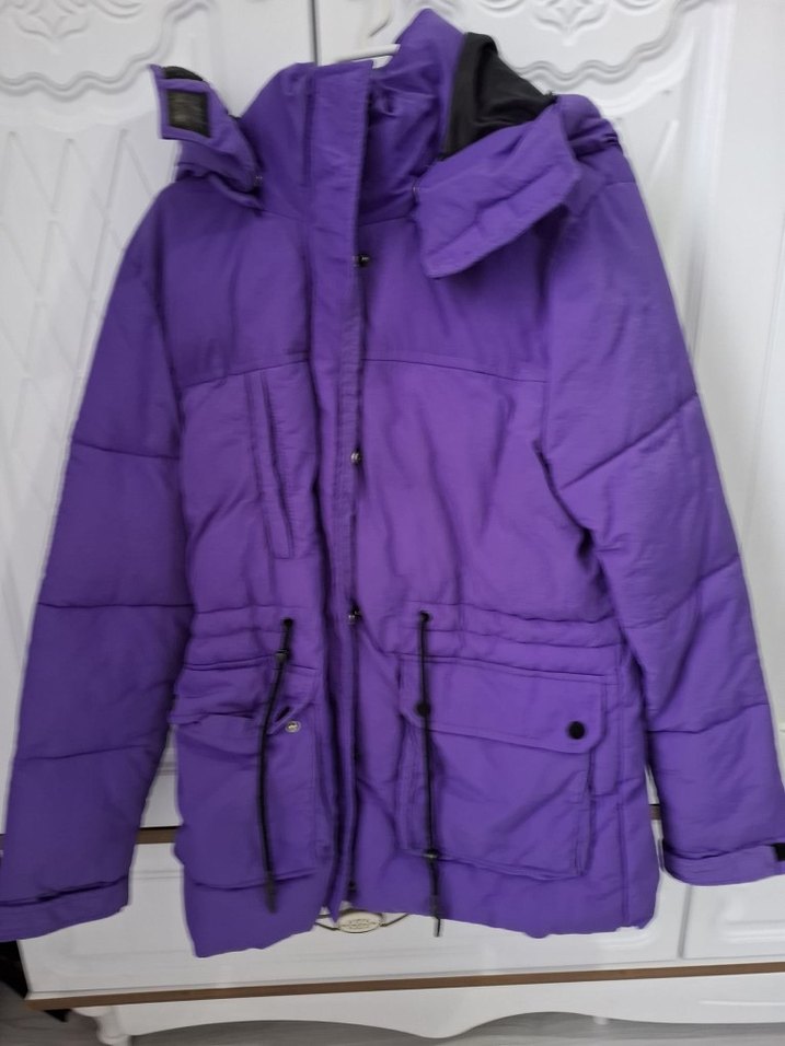 Mor Kapüşonlu Kadın Kış Montu - Görsel 2