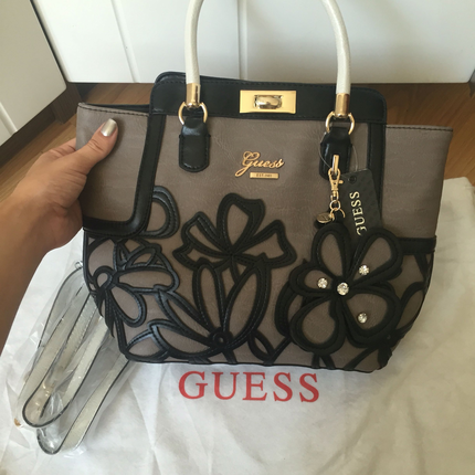 Guess canta