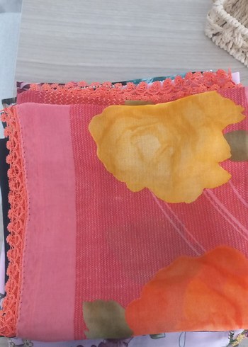 Armine Canli Cicek Desenli Pembe Sal