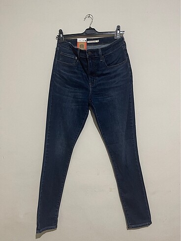 Levis Jean