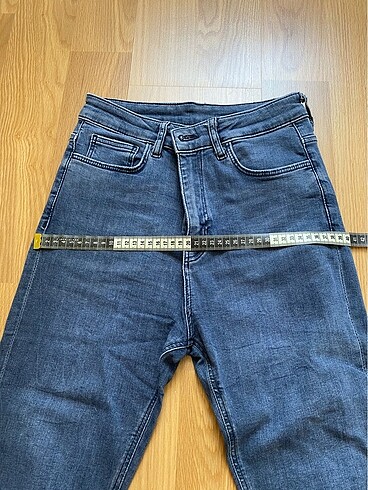 28 Beden Jean.