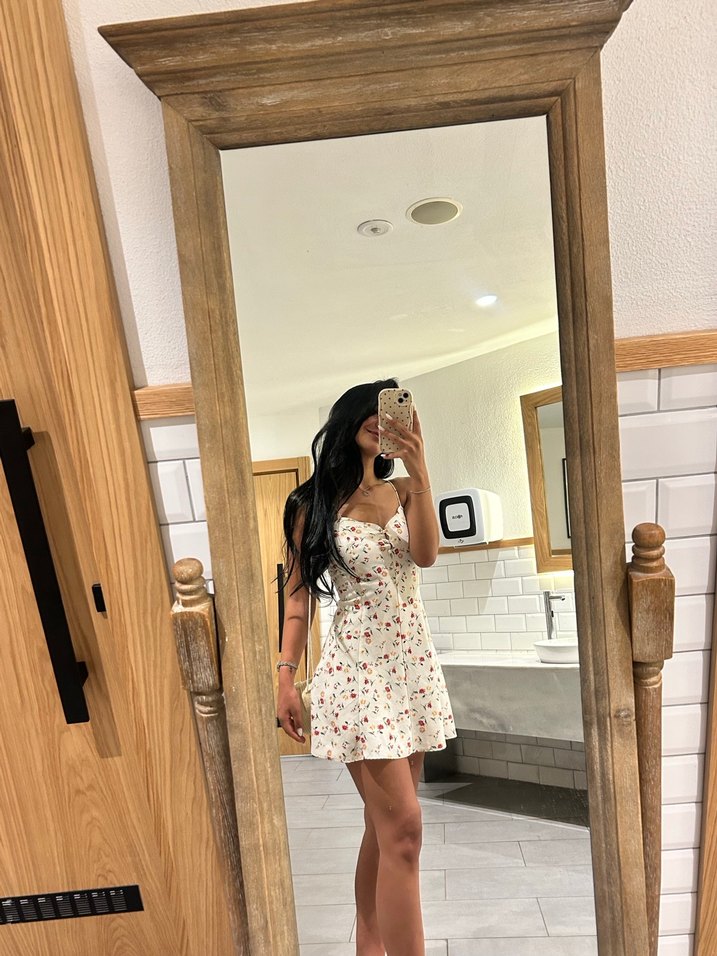 Minik çiçek  Detaylı Beyaz askılı Mini Elbise - Görsel 2