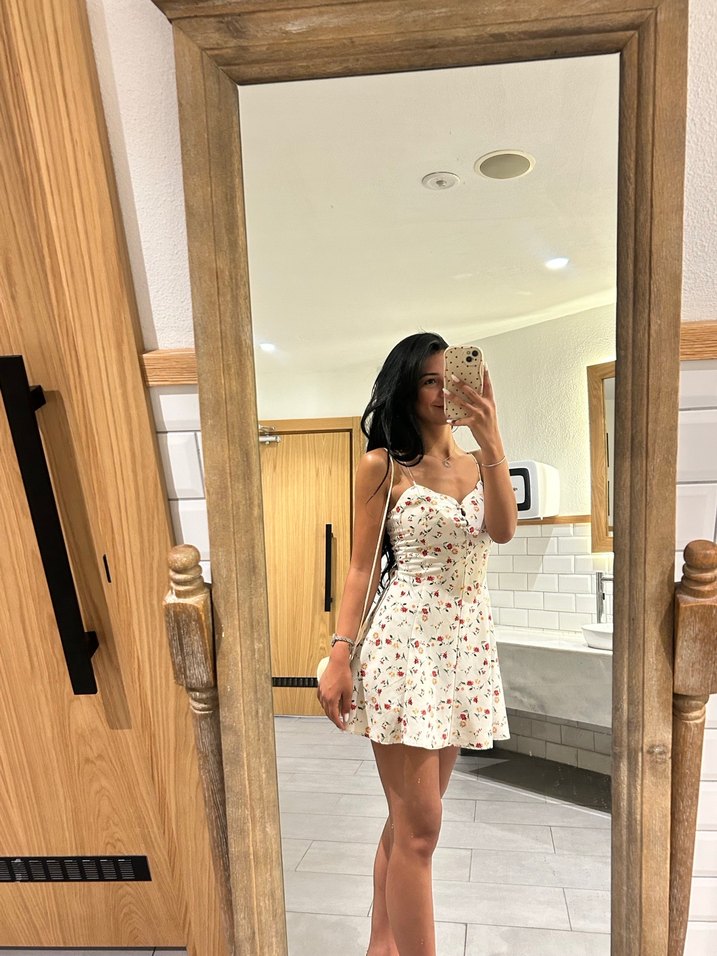 Minik çiçek  Detaylı Beyaz askılı Mini Elbise - Görsel 3