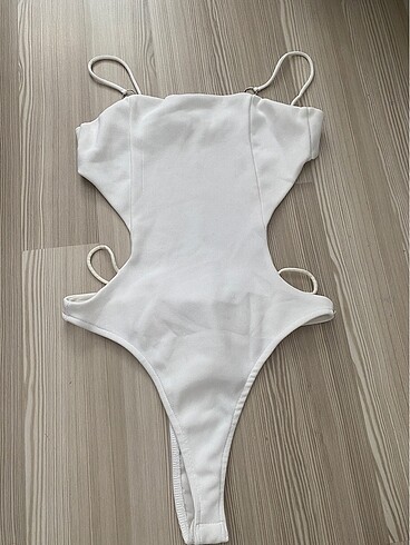 Dekolteli bodysuit