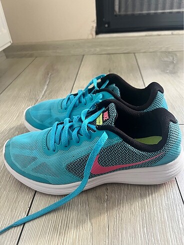 38 Beden Nike Yürüyüş Ayakkabı