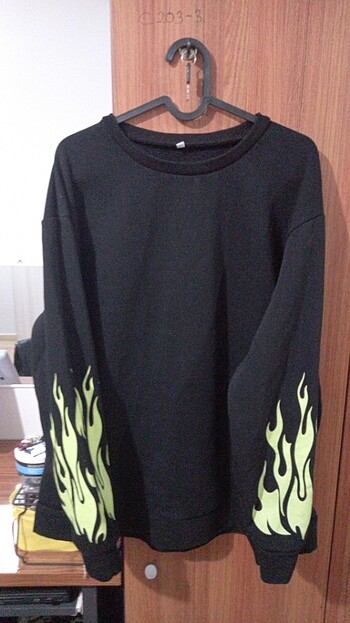 Sweatshirt