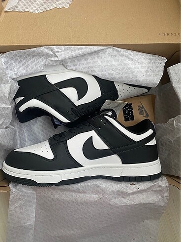 Nike dunk low black white