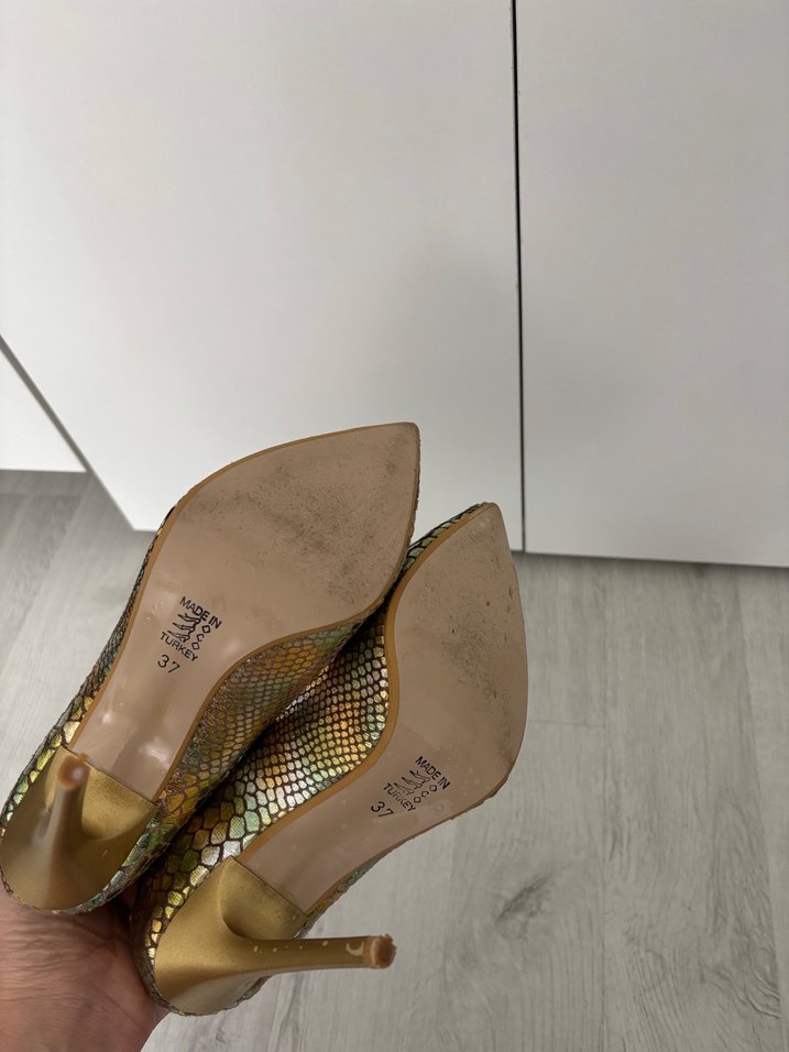 Kadın Altın Yılan Derisi Desenli Pul Detaylı Stiletto - Görsel 4