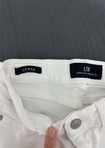 Beyaz dar kesim kot pantolon - Görsel 2