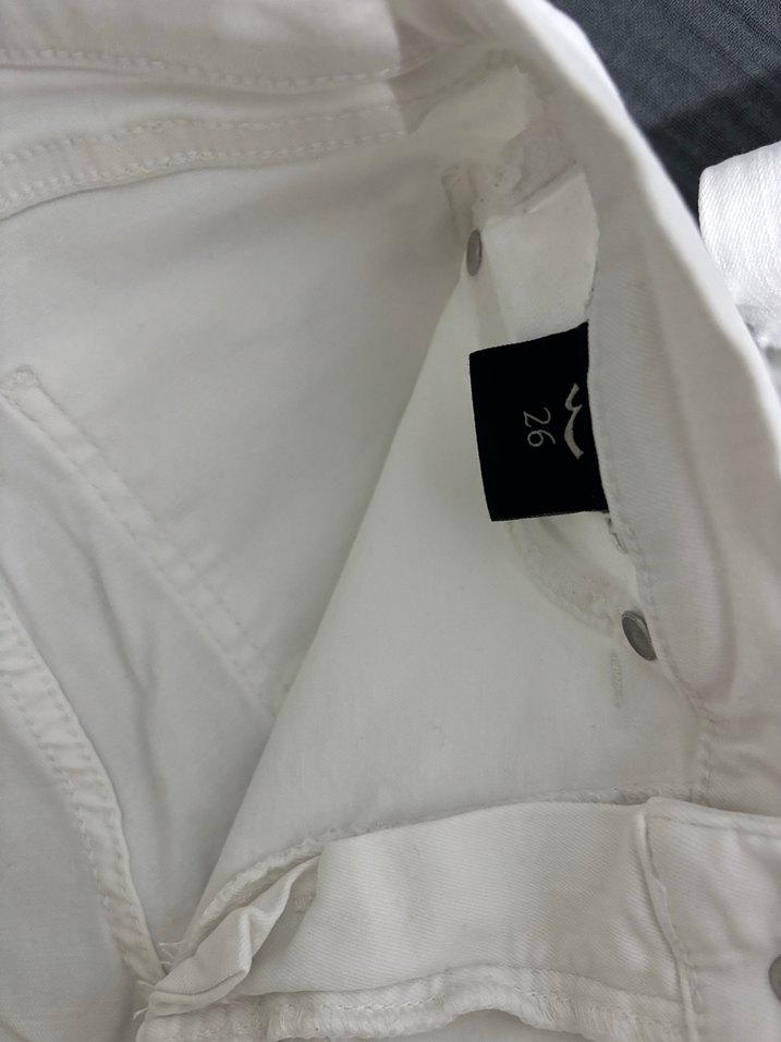 Beyaz dar kesim kot pantolon - Görsel 3