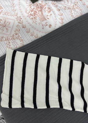 Beyaz Çizgili Uzun Kollu Kadın Triko - Görsel 2