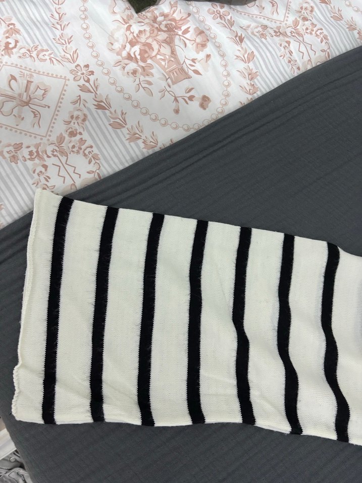 Beyaz Çizgili Uzun Kollu Kadın Triko - Görsel 2