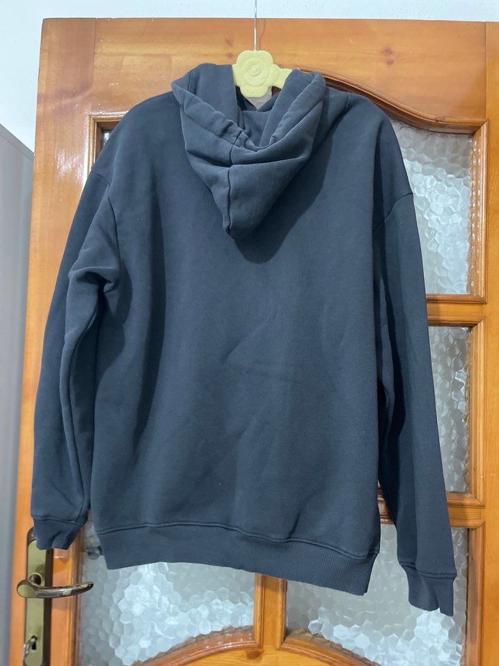 Siyah Kapüşonlu Baskılı Sweatshirt - Görsel 5