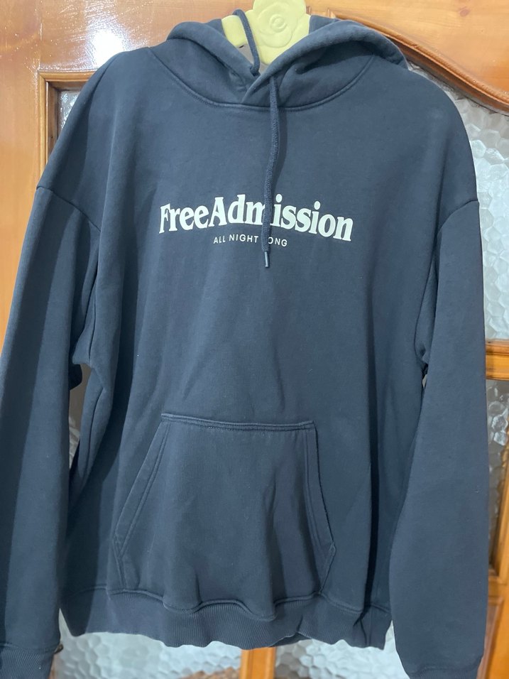 Siyah Kapüşonlu Baskılı Sweatshirt - Görsel 3