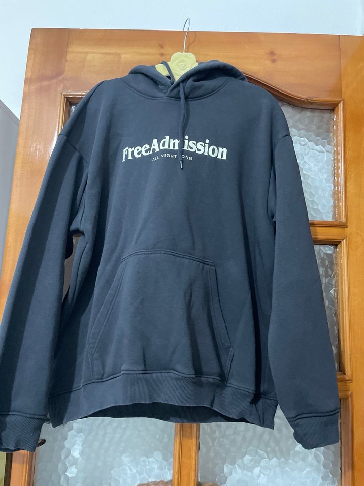 Siyah Kapüşonlu Baskılı Sweatshirt - Görsel 4