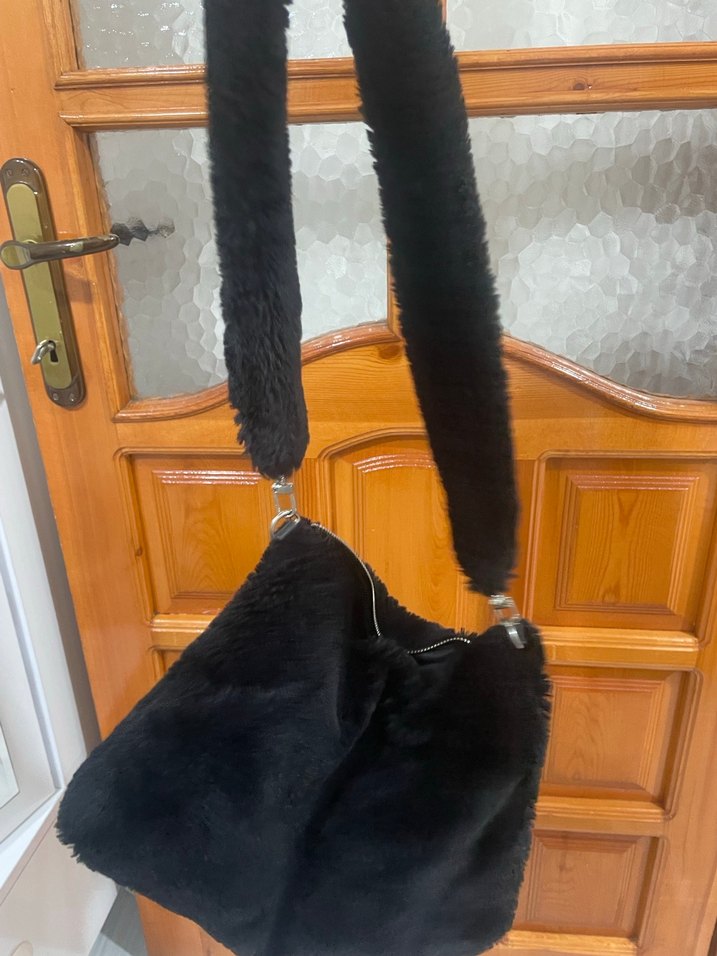 Siyah Kadın Peluş Omuz Çantası - Görsel 3