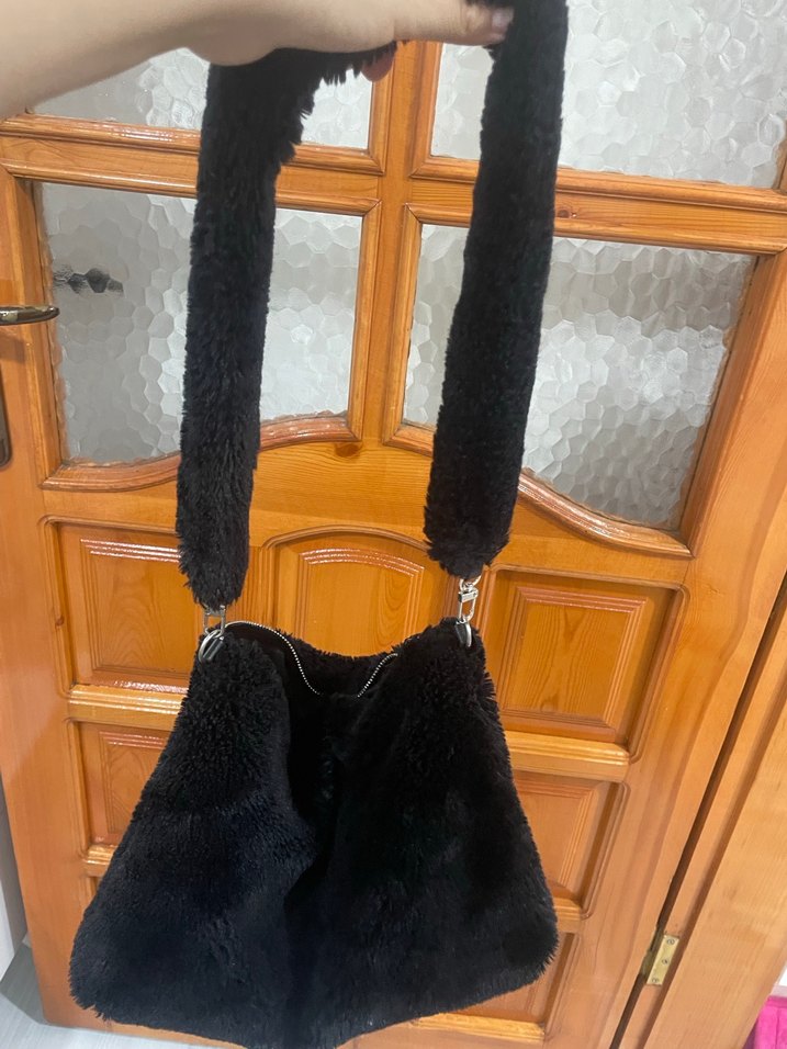 Siyah Kadın Peluş Omuz Çantası - Görsel 4