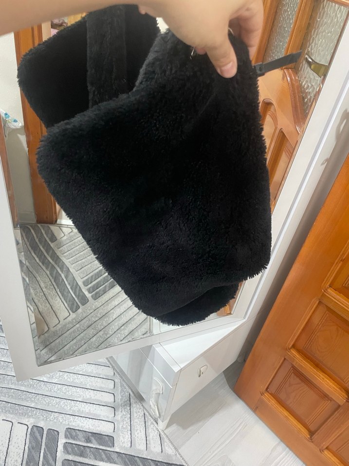 Siyah Kadın Peluş Omuz Çantası - Görsel 5