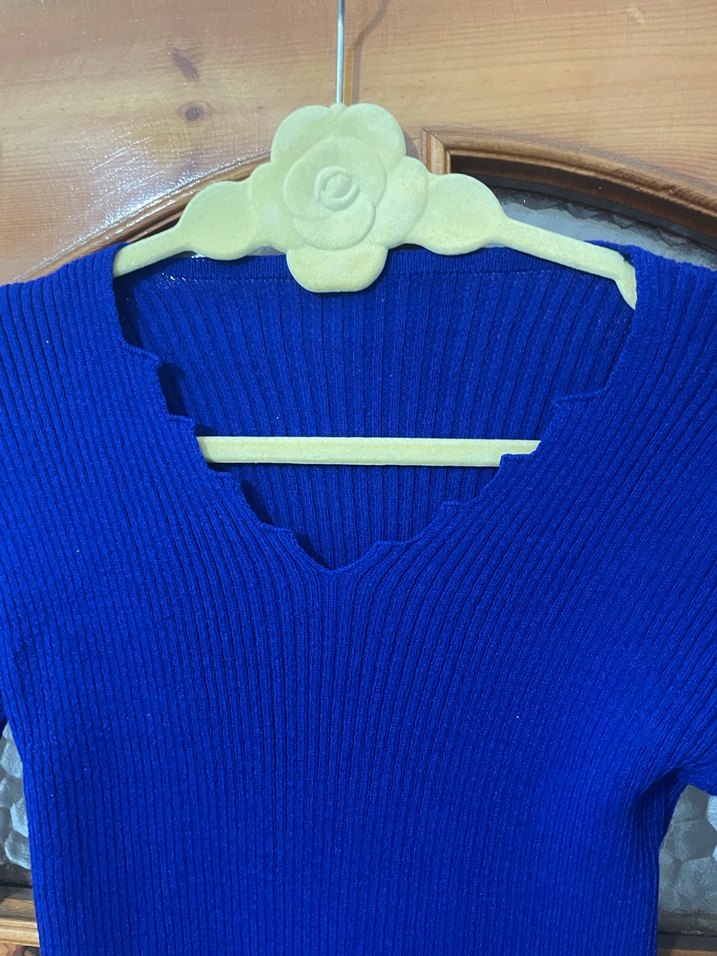 Mavi V Yakalı Triko Kadın Kazak - Görsel 3