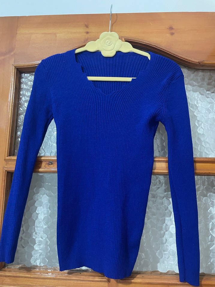 Mavi V Yakalı Triko Kadın Kazak - Görsel 2