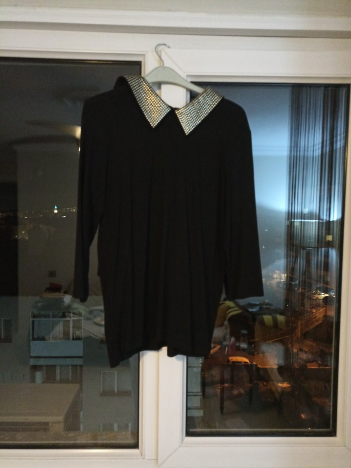 Parlak Siyah Gotik Yakalı Kadın Gömlek - Görsel 5