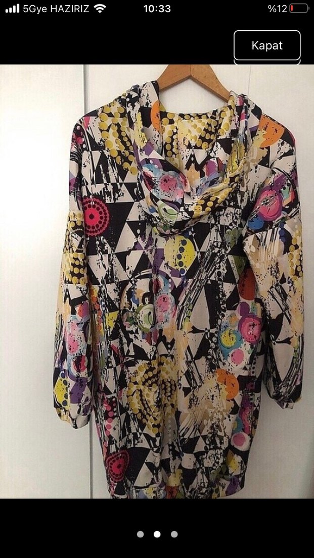 Uzun Desenli Kapüşonlu Kadın Yağmurluk - Görsel 2