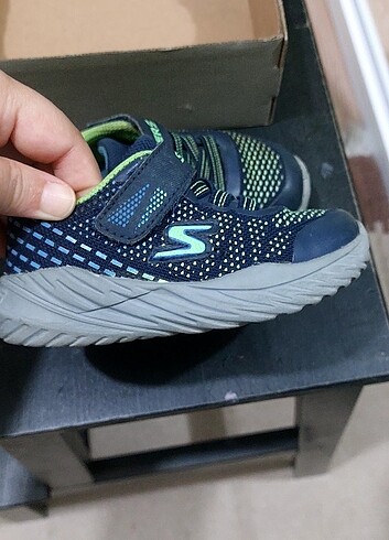 24 numara skechers