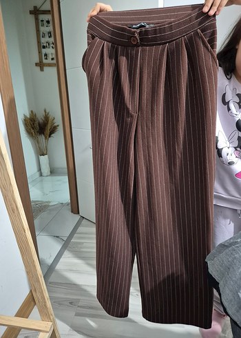Kahverengi Çizgili Pilili Kadın Kumaş Pantolon - Görsel 3