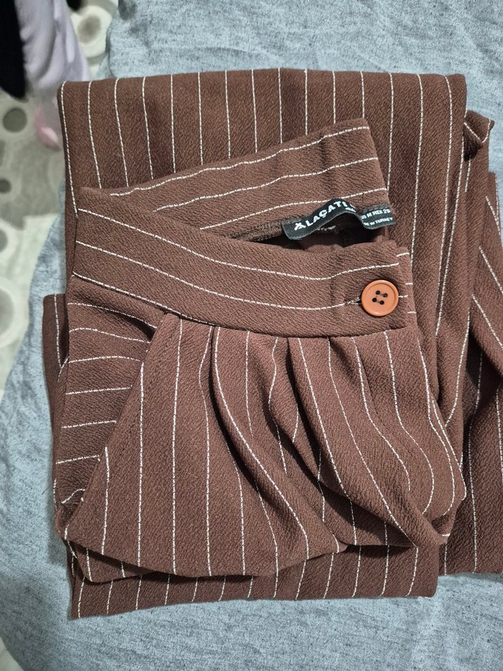 Kahverengi Çizgili Pilili Kadın Kumaş Pantolon - Görsel 4
