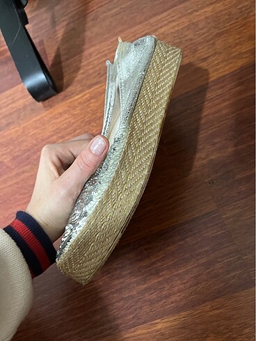 39 Beden Dolgu topuk ayakkabı