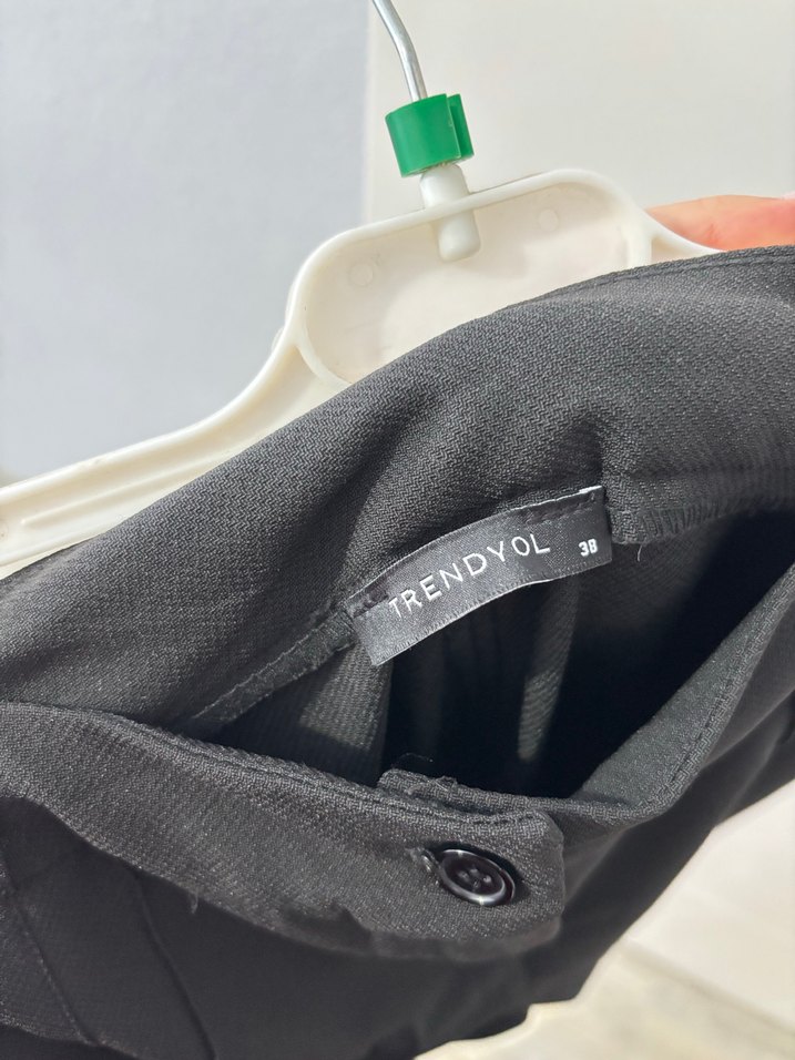 Siyah Pilili Midi Kumaş Kadın Pantolon - Görsel 3