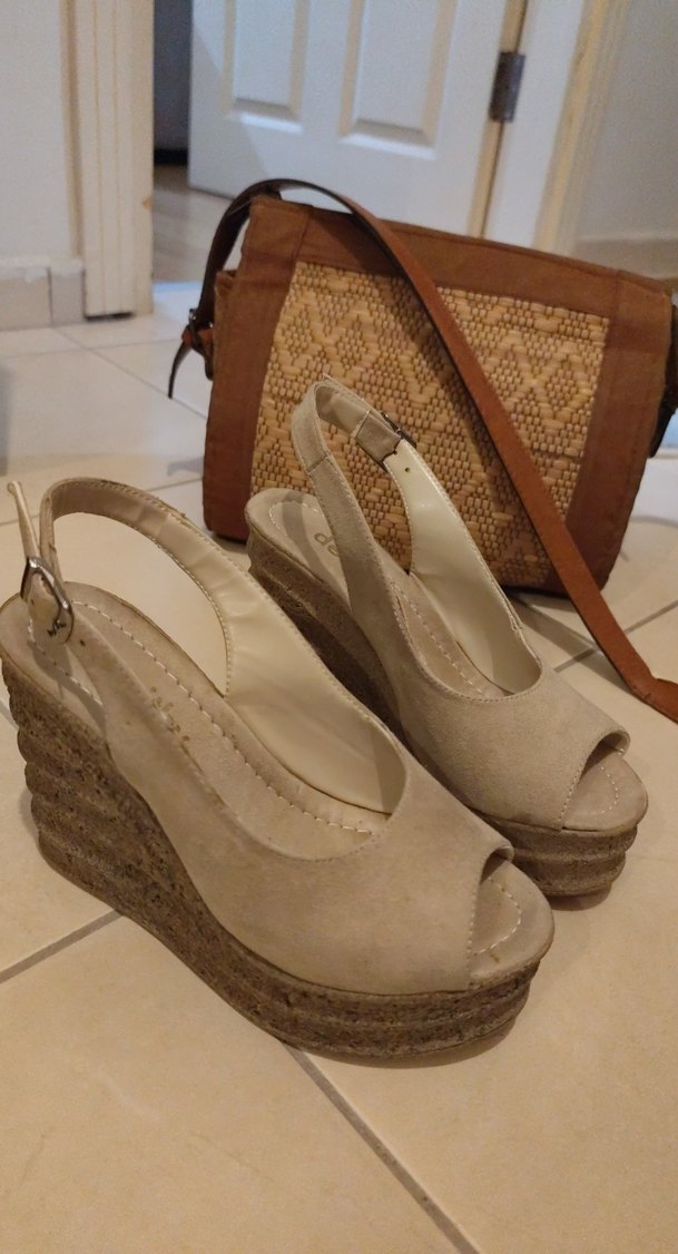 Bej Süet Kadın Dolgu Topuklu Sandalet - Görsel 3