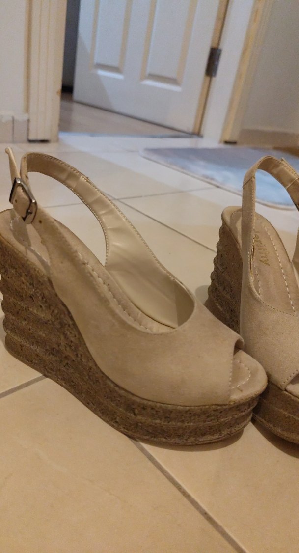 Bej Süet Kadın Dolgu Topuklu Sandalet - Görsel 2