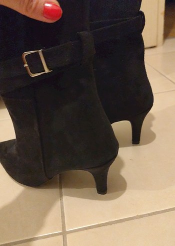 Siyah Süet Tokalı Stiletto Kadın Bot - Görsel 3