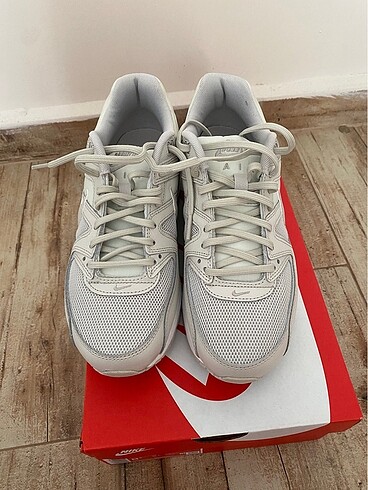 40 Beden ten rengi Renk Nike air max command