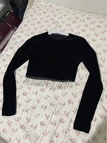 Taşlı crop kadife üst
