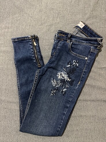 Mango işlemeli jean - Görsel 5