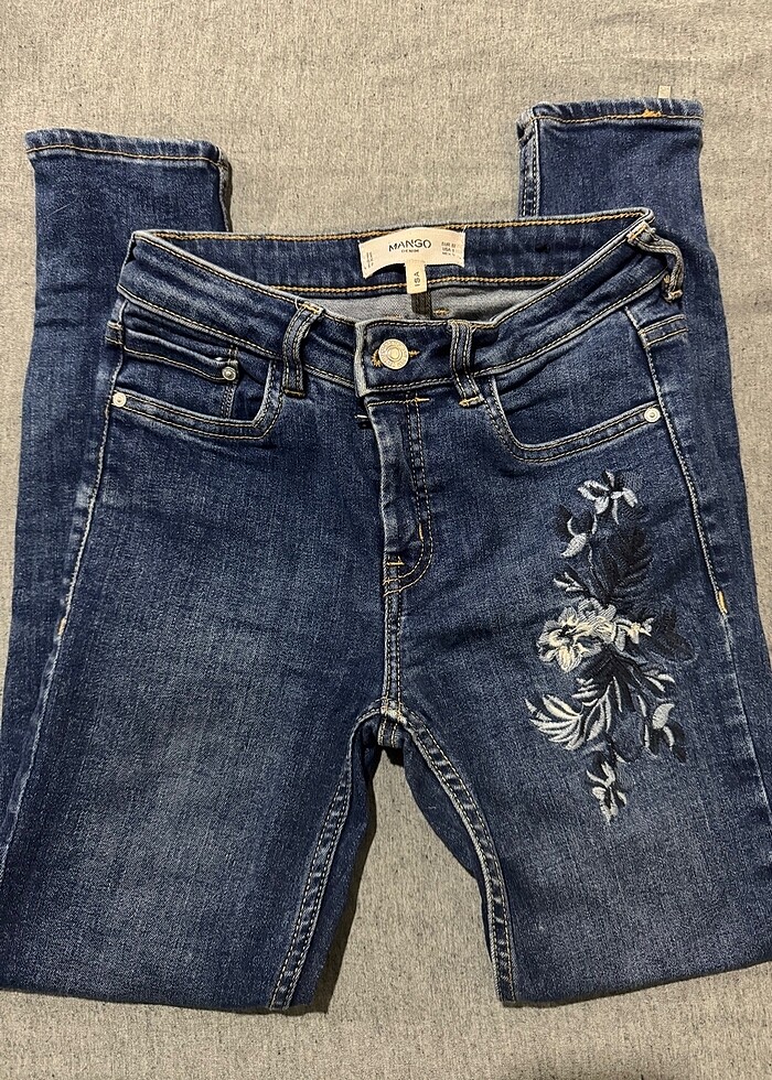 Mango işlemeli jean - Görsel 2