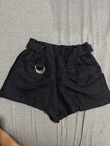 Bershka siyah kemerli şort