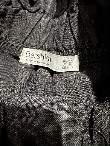 36 Beden Bershka siyah kemerli şort