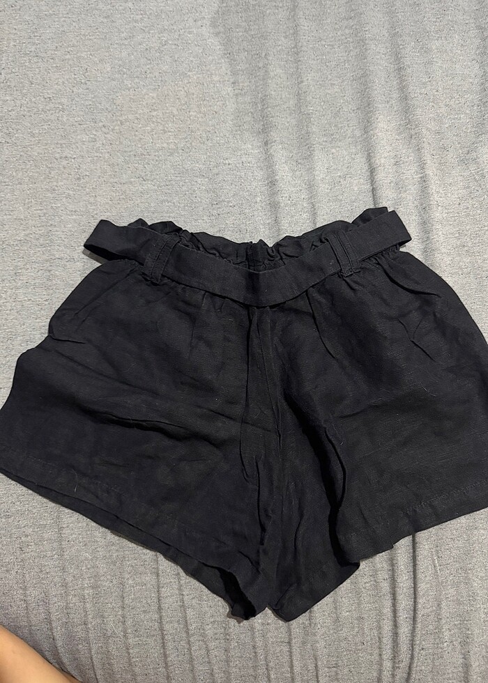 Bershka siyah kemerli şort - Görsel 4