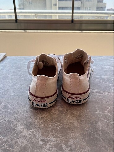 37 Beden beyaz Renk Converse ayakkabı