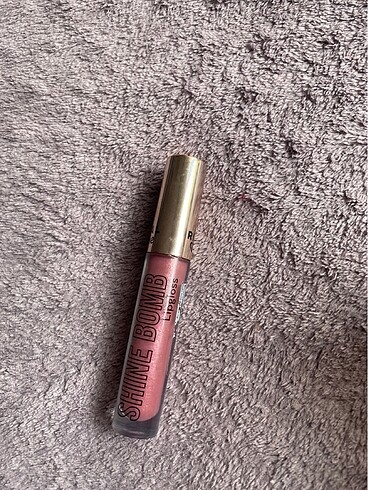 Rival me lipgloss