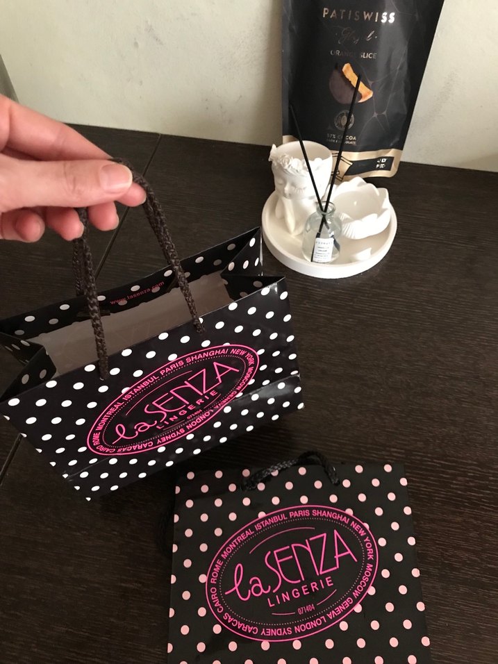 Puantiyeli La senza küçük boy karton poşet - Görsel 3