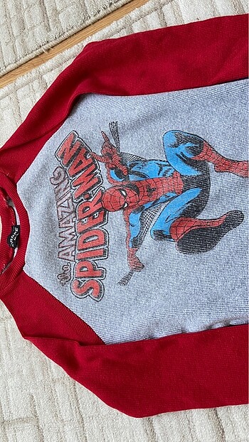 H&M Spiderman crop