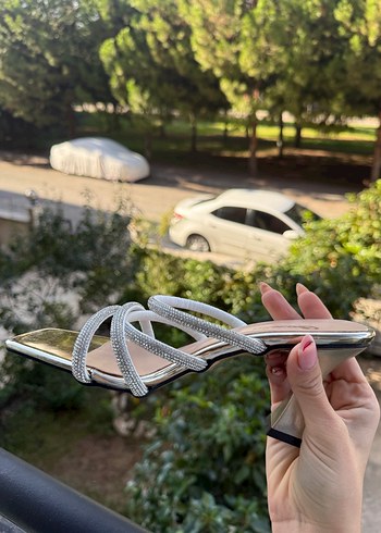 37 Beden Beyaz Yılan Derisi Desenli Metal Topuklu Abiye Ayakkabı