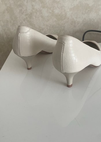 Beyaz Stiletto Topuklu Kadın Babet - Görsel 3